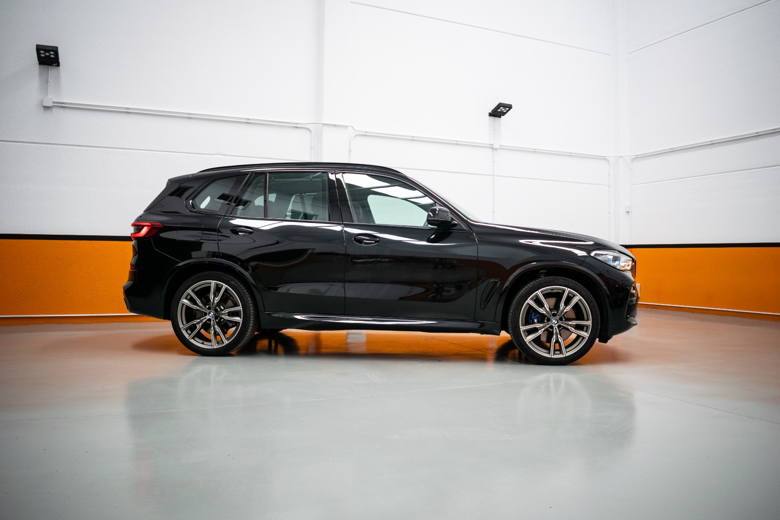 BMW X5 M50i
