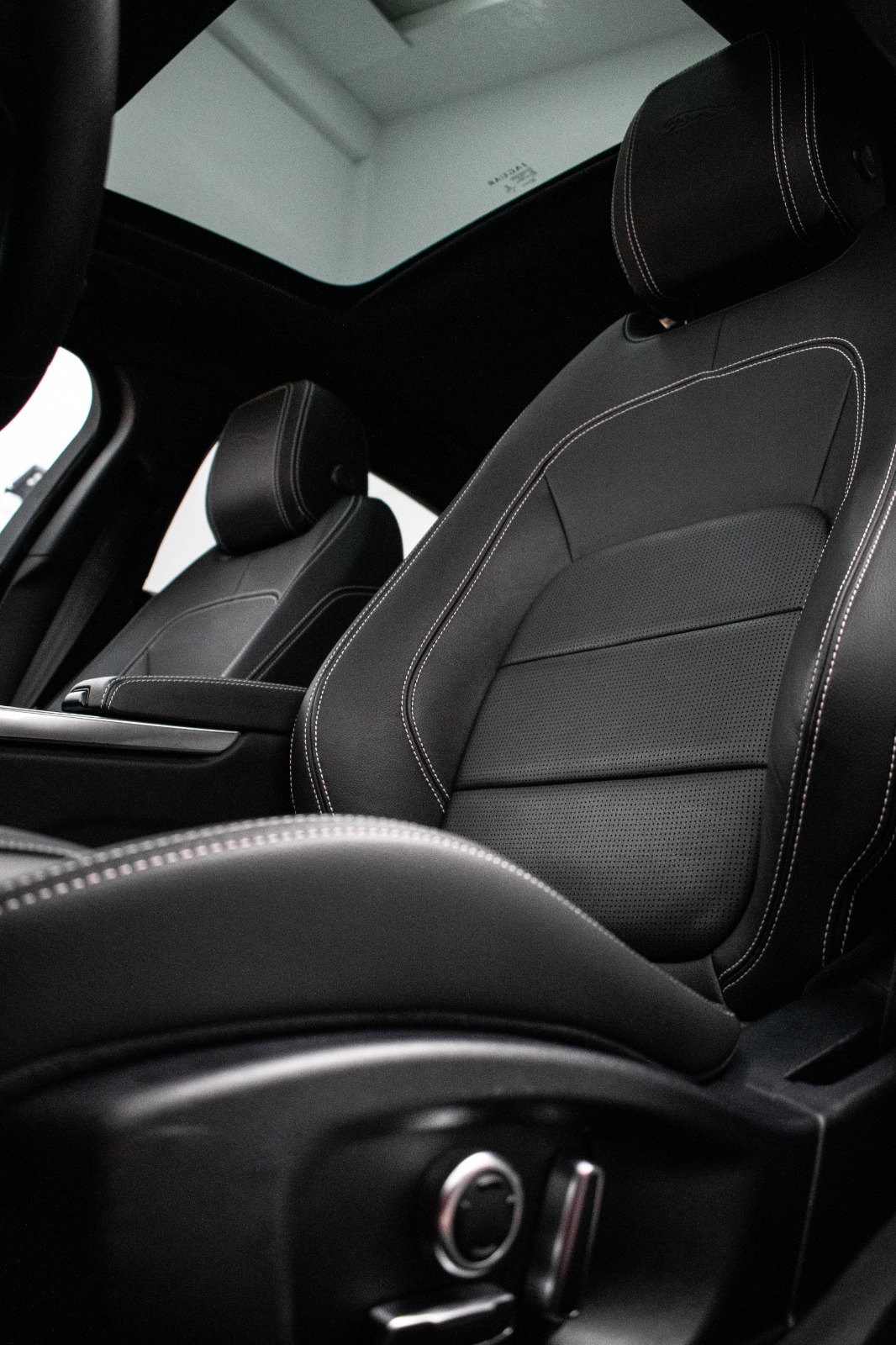 Jaguar XE P250 R-Dynamic SE