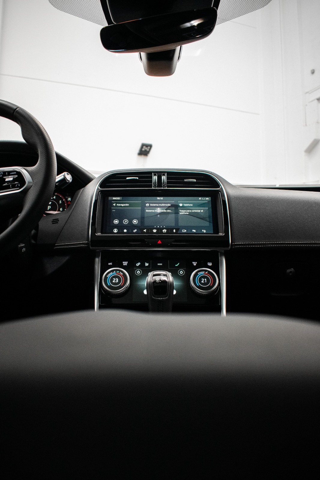 Jaguar XE P250 R-Dynamic SE