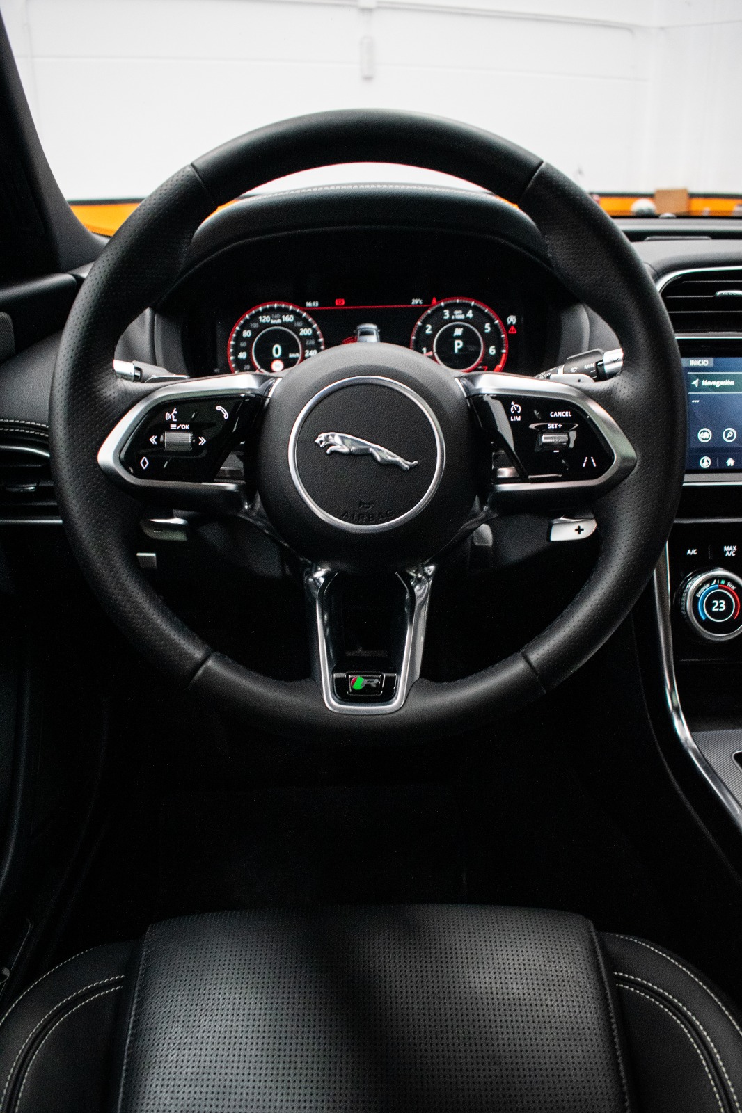 Jaguar XE P250 R-Dynamic SE