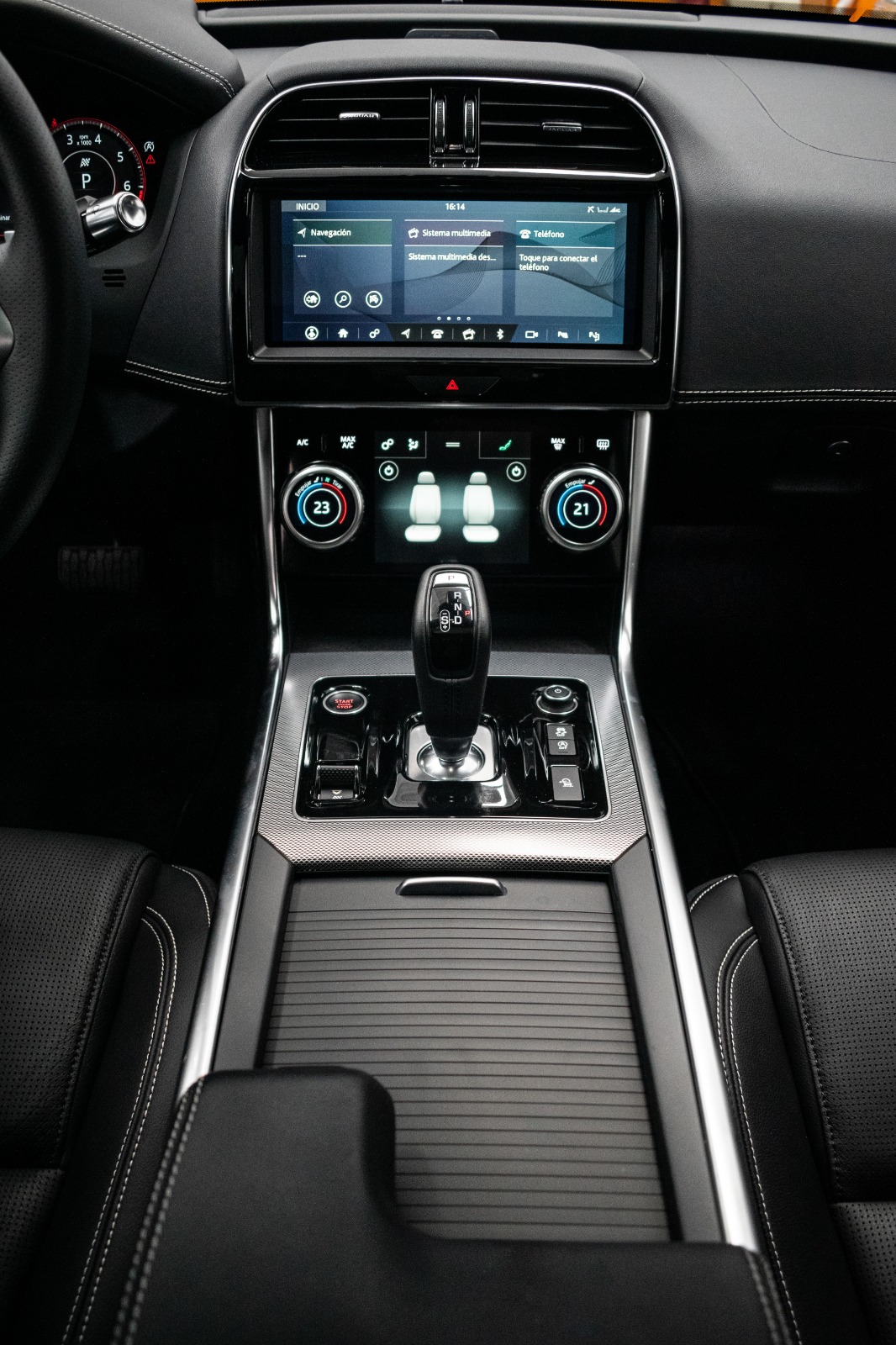 Jaguar XE P250 R-Dynamic SE