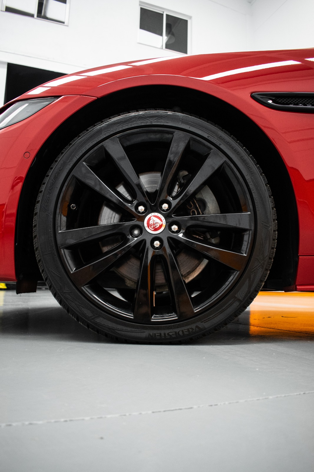 Jaguar XE P250 R-Dynamic SE