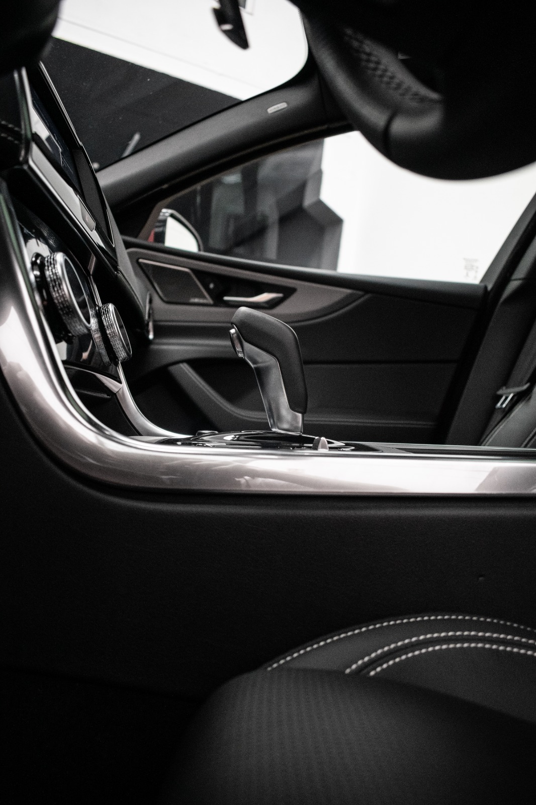 Jaguar XE P250 R-Dynamic SE