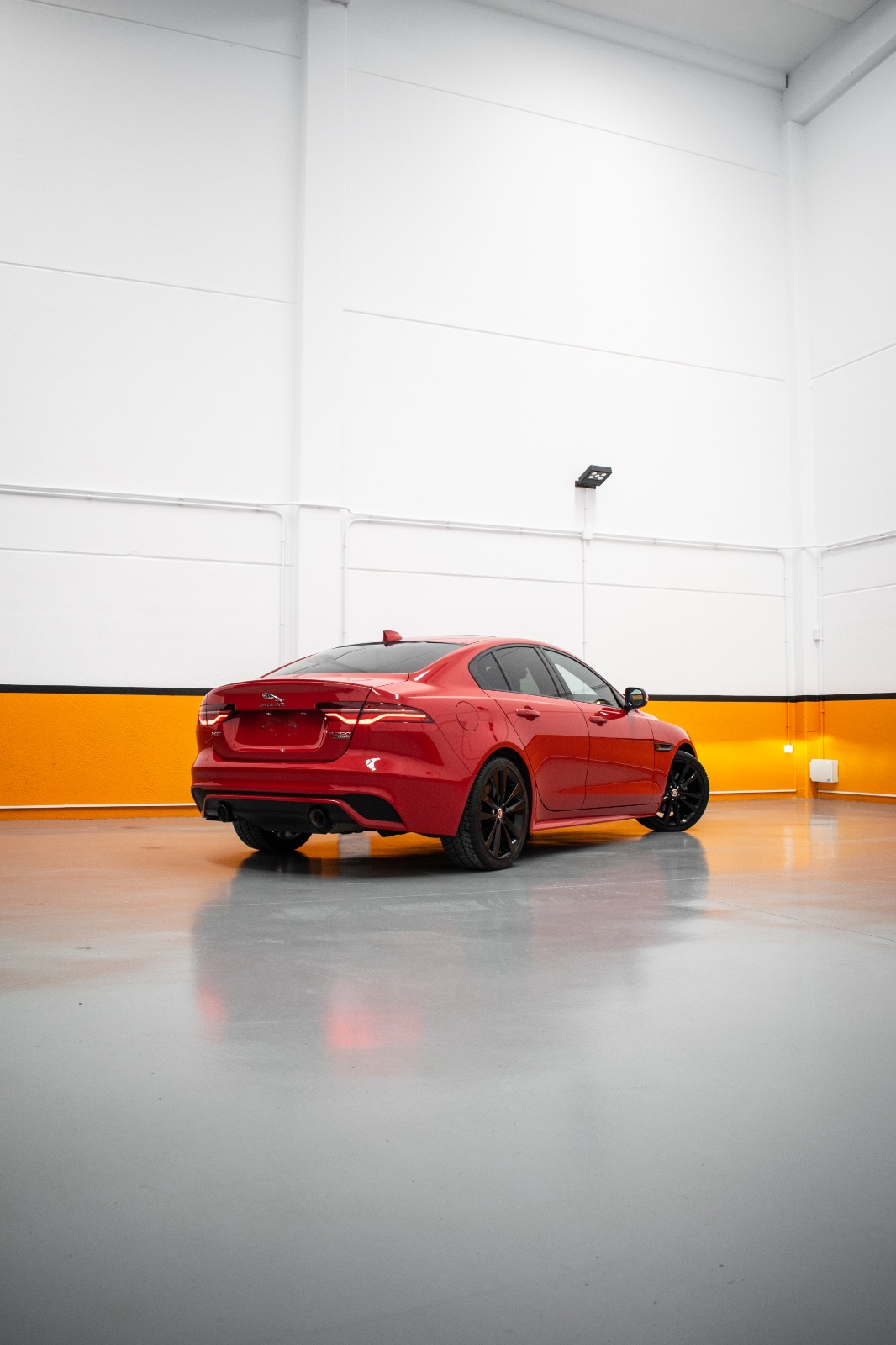 Jaguar XE P250 R-Dynamic SE