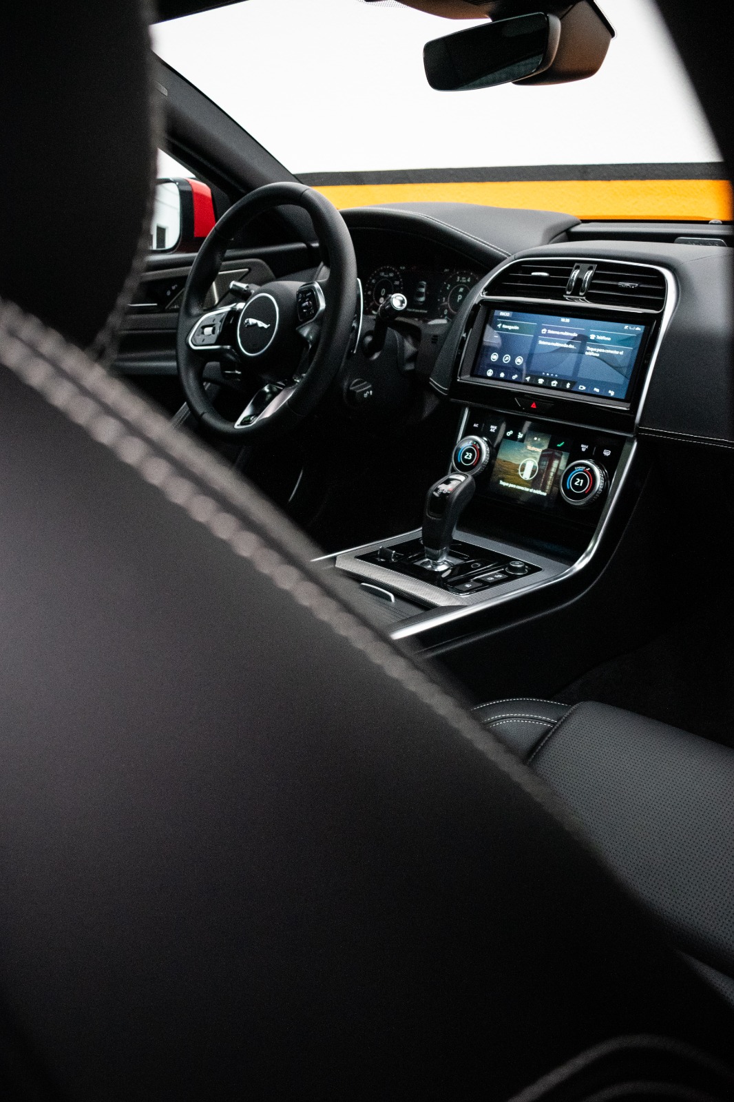 Jaguar XE P250 R-Dynamic SE