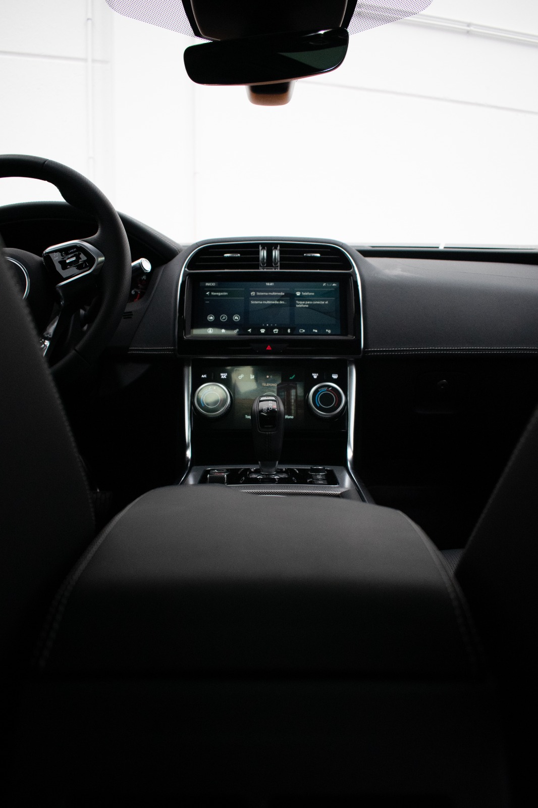 Jaguar XE P250 R-Dynamic SE