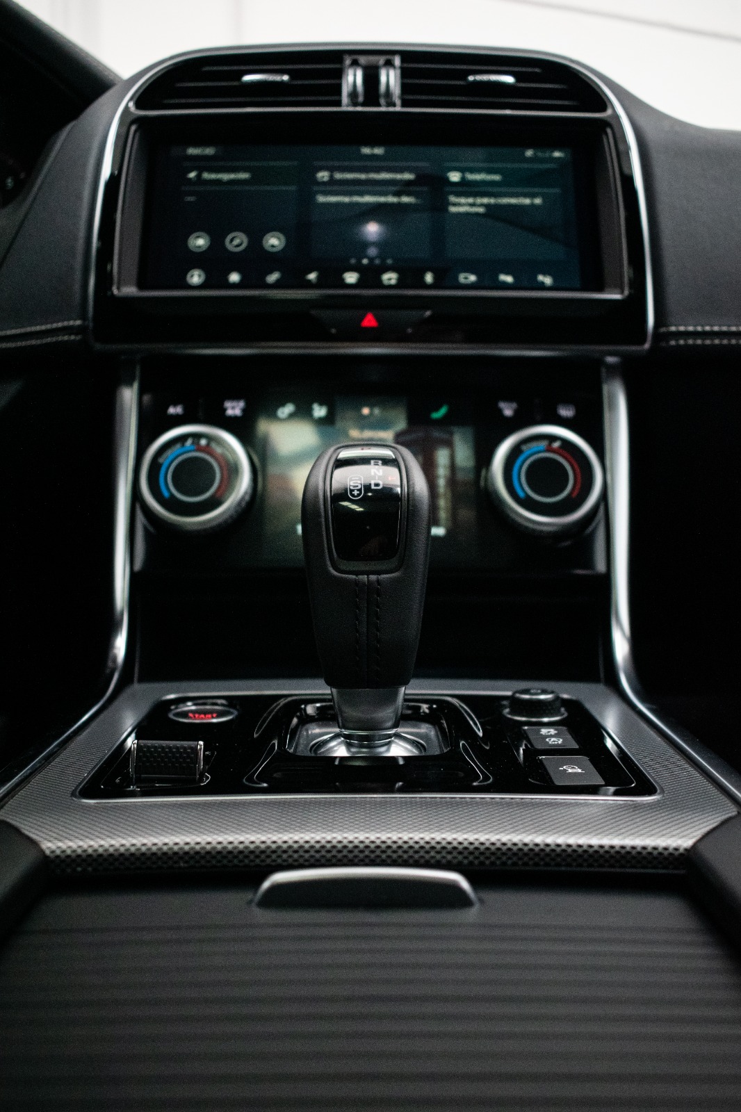 Jaguar XE P250 R-Dynamic SE